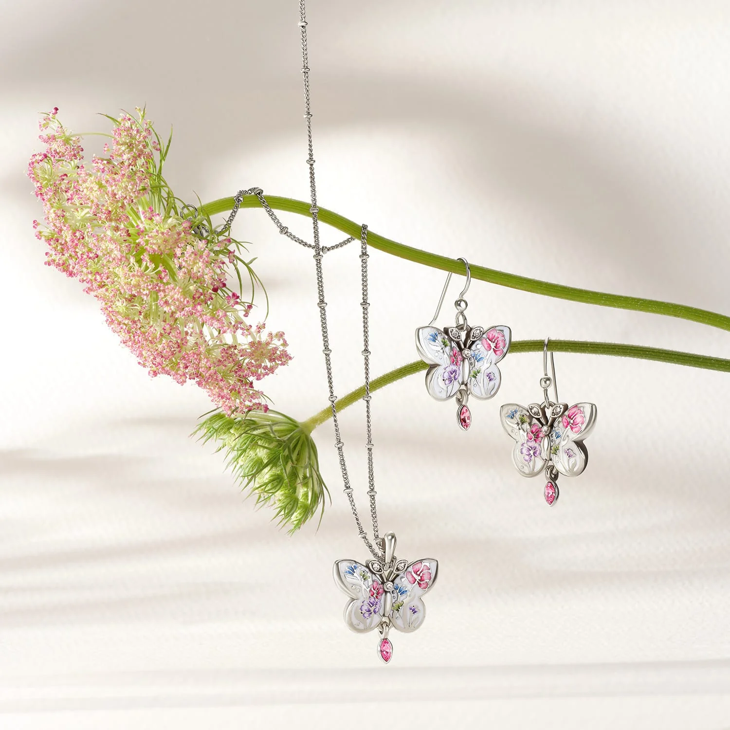 La Tulipe Butterfly Short Necklace - Image 4